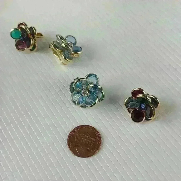 2/$85 Vintage Gold-toned colorful 3D crystal flowers clip on earrings bundle - Picture 10 of 11